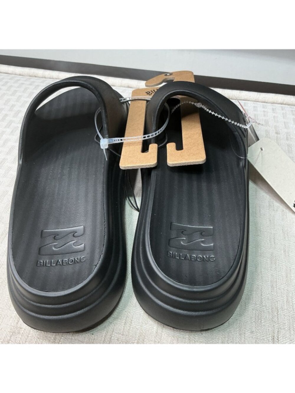 Billabong Women Size 8 Black Platform Cushion Slides Sandal Comfort Shoe NEW - Picture 3 of 7